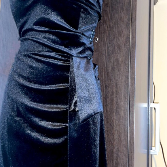 Velvet Mini Dress🖤 - Picture 7 of 9